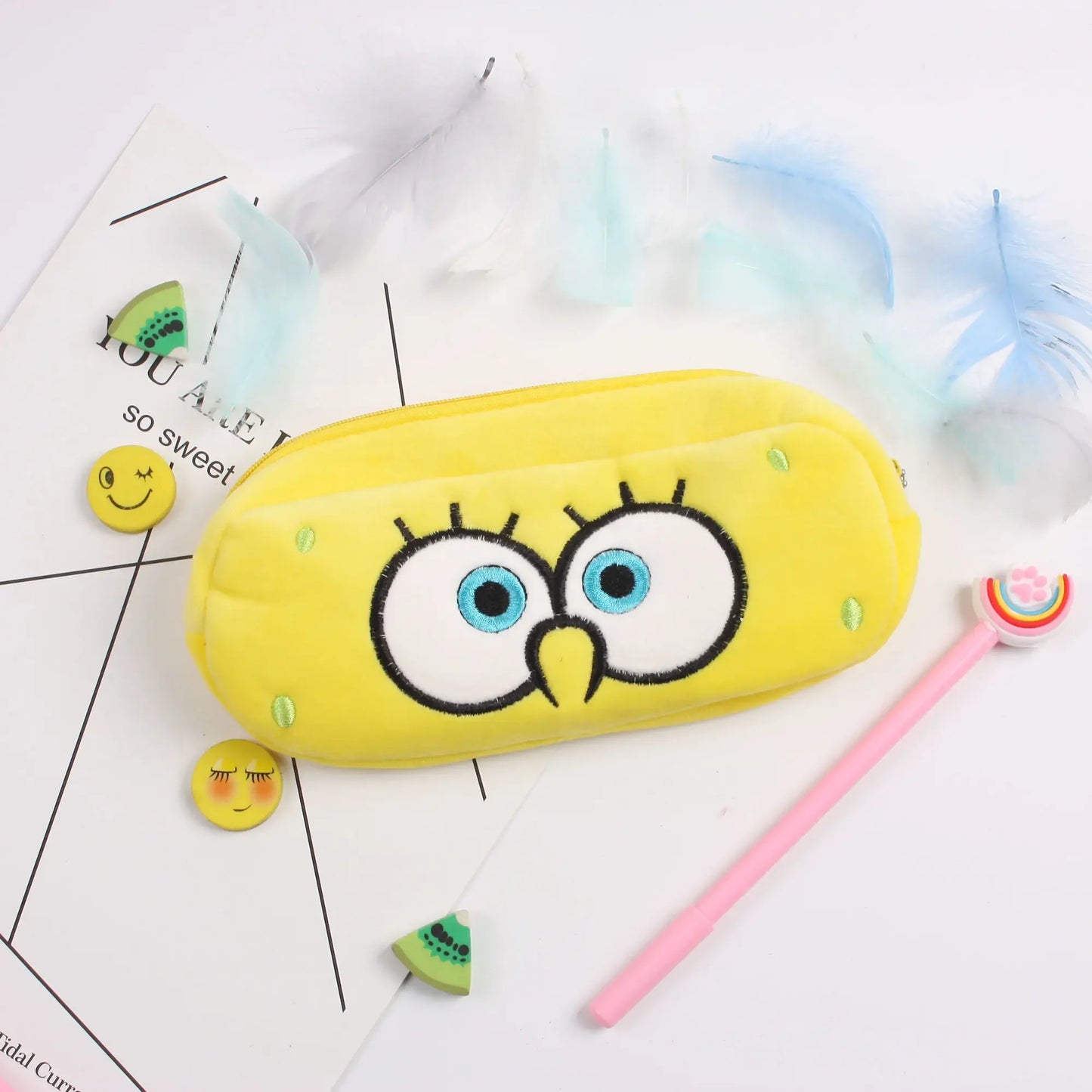 "Astuccio Peluche SpongeBob – Il Compagno Perfetto per Scuola e Regalo, Grande Capacità e Stile!"